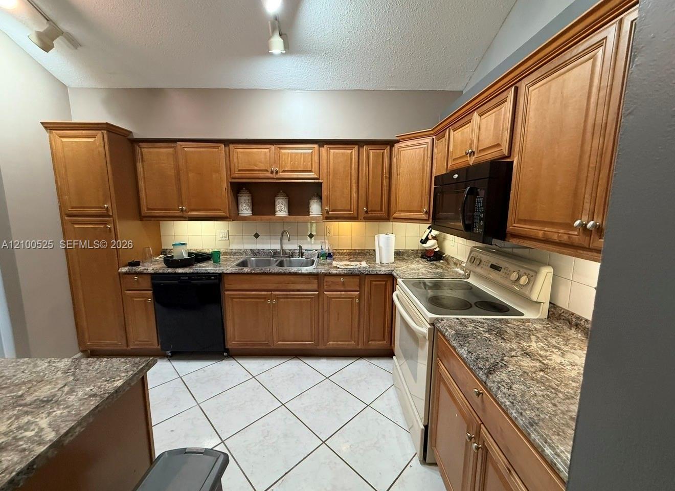 2237 Nova Village Dr, Davie FL 33317 photo 4