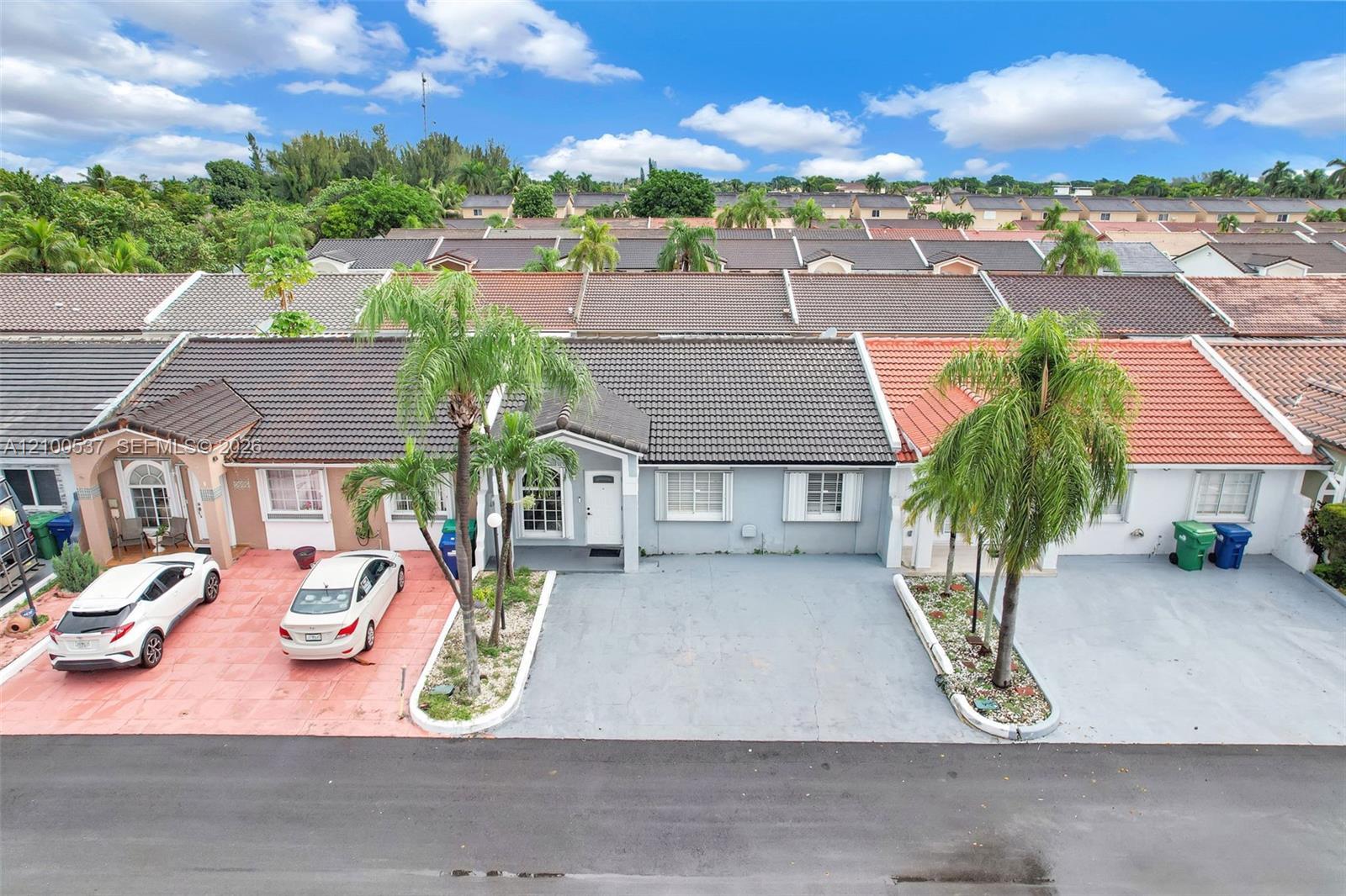 7677 NW 180th Ter, Hialeah FL 33015 photo 2