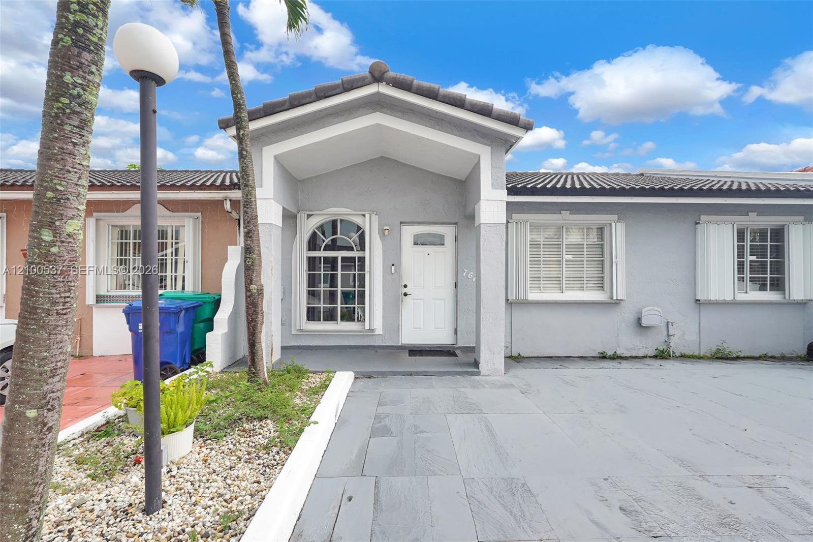 7677 NW 180th Ter, Hialeah FL 33015 photo 4