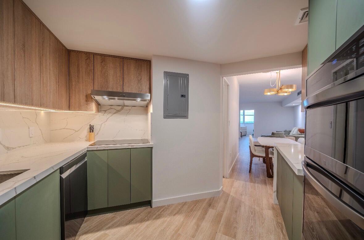 801 BRICKELL BAY Drive # 1168, Miami FL 33131 photo 2