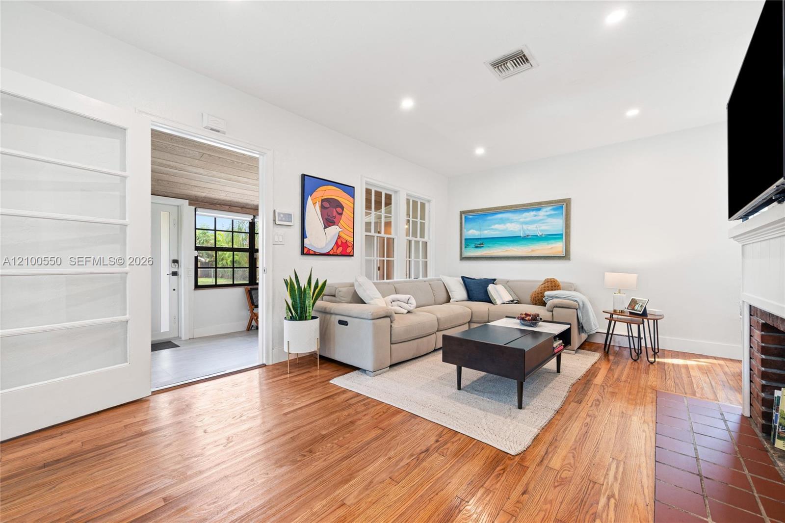 1616 Dewey St, Hollywood FL 33020 photo 3