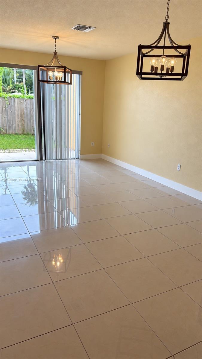 645 E Mowry Ct, Homestead FL 33030 photo 4