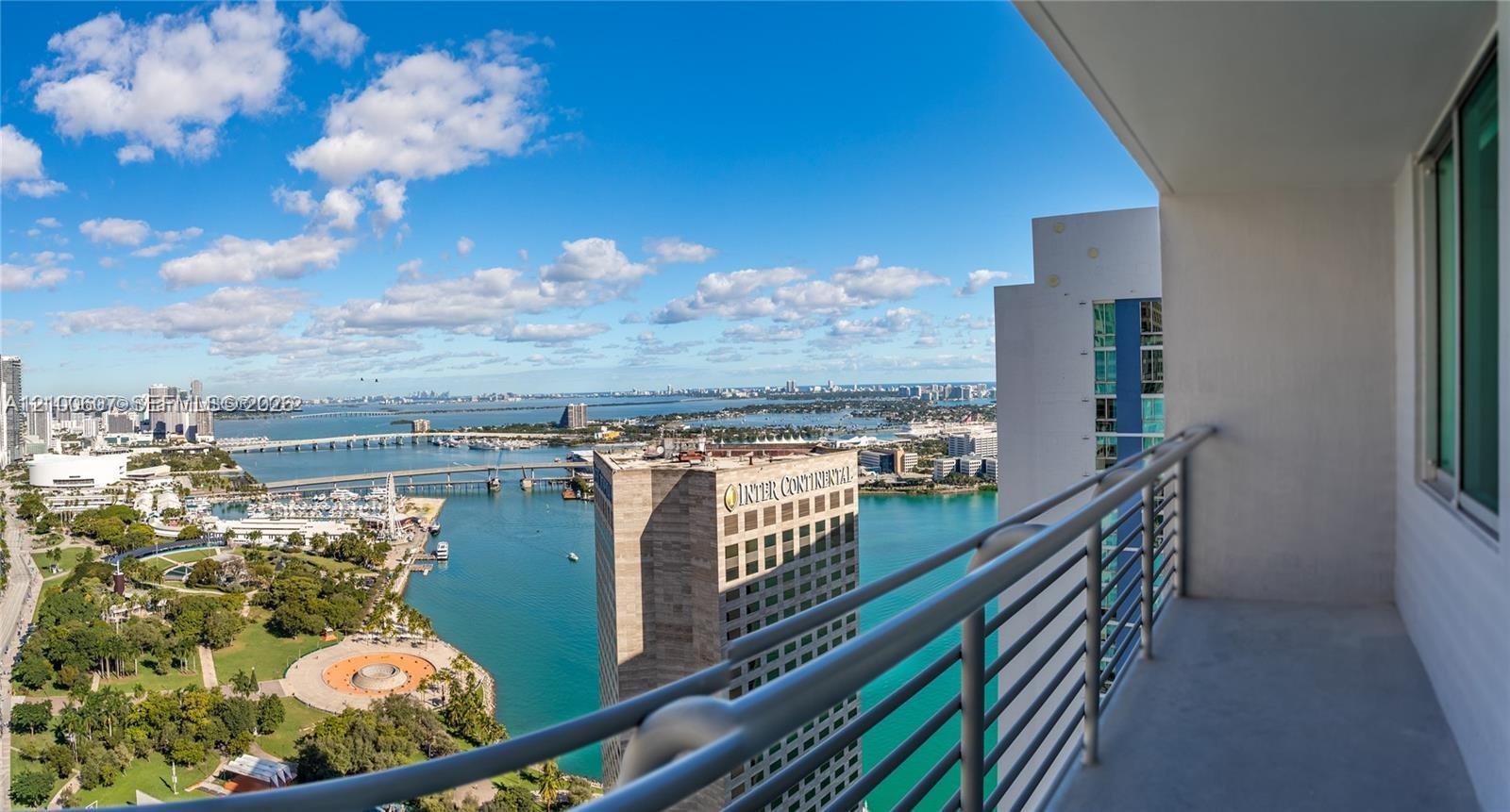 325 S Biscayne Blvd # 4318, Miami FL 33131 photo 2