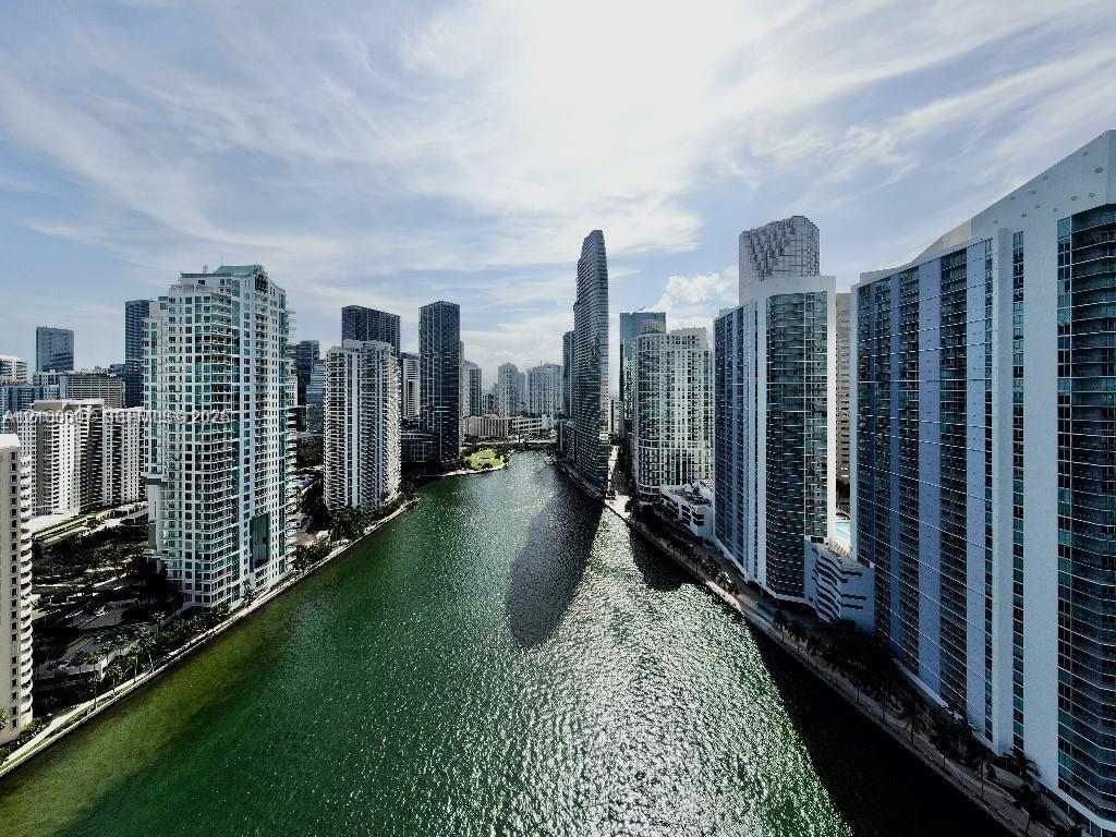 325 S Biscayne Blvd # 4318, Miami FL 33131 photo 4