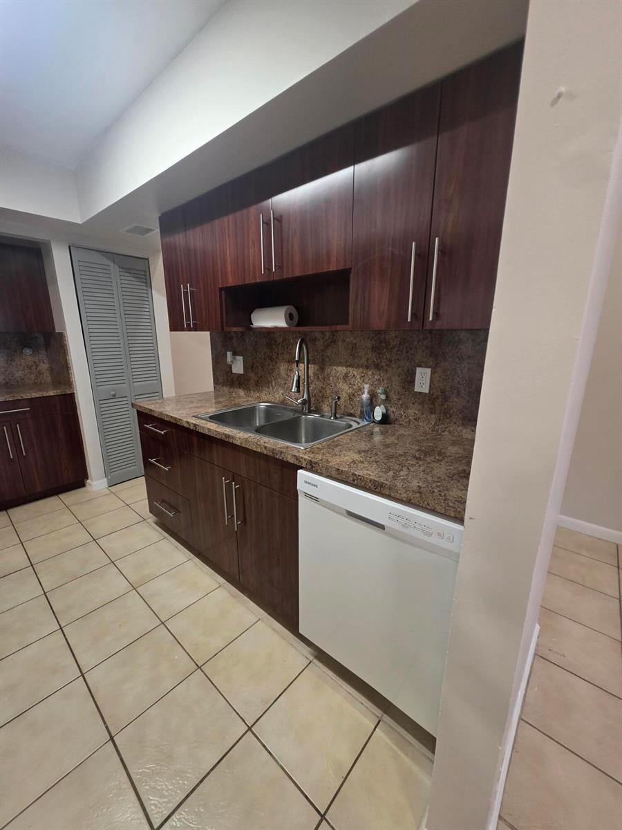 1320 SW 75TH Avenue, North Lauderdale FL 33068 photo 5