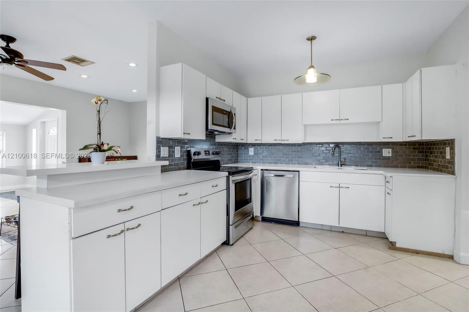 3225 Arthur Ter, Hollywood FL 33021 photo 2
