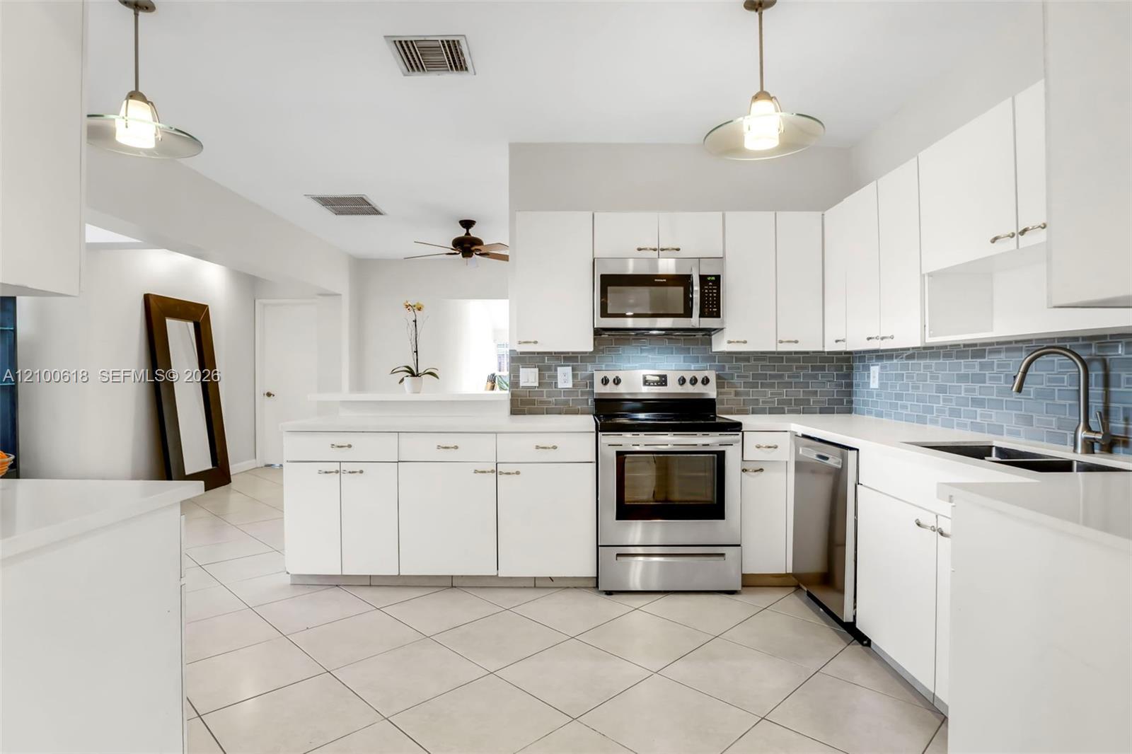 3225 Arthur Ter, Hollywood FL 33021 photo 5