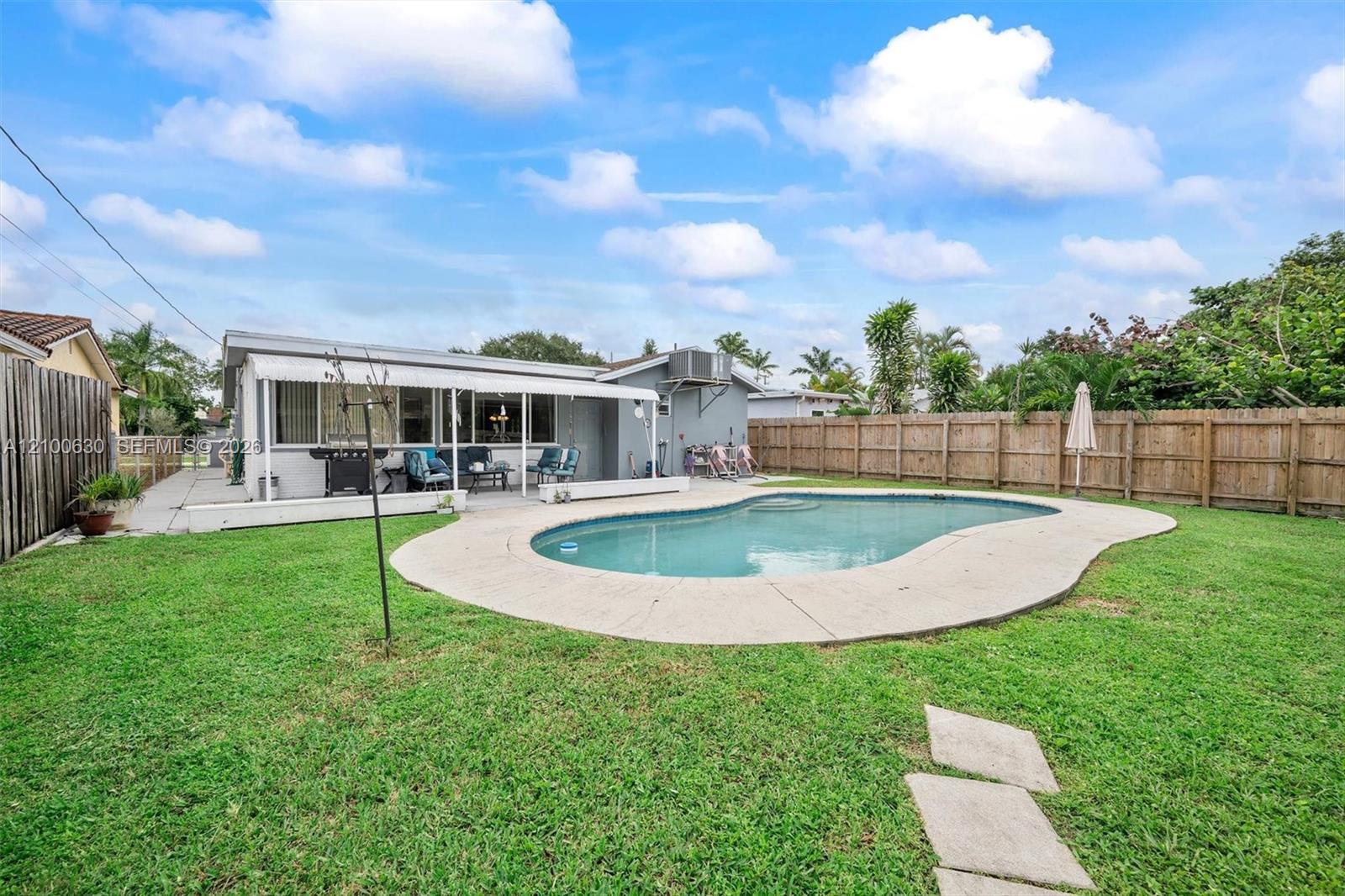 540 S Rainbow Dr, Hollywood FL 33021 photo 5
