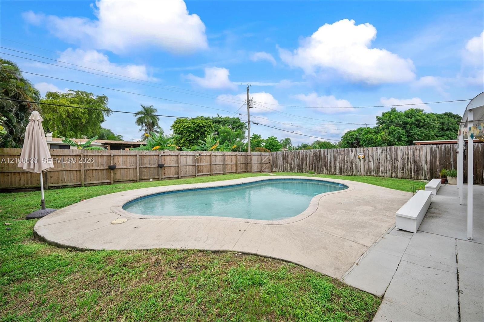 540 S Rainbow Dr, Hollywood FL 33021 photo 4