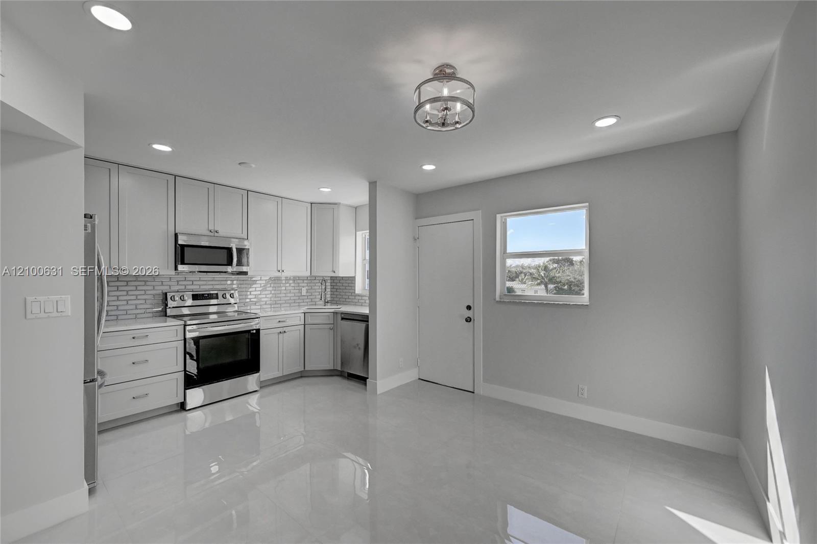505 NE 20th Ave # 211, Deerfield Beach FL 33441 photo 4