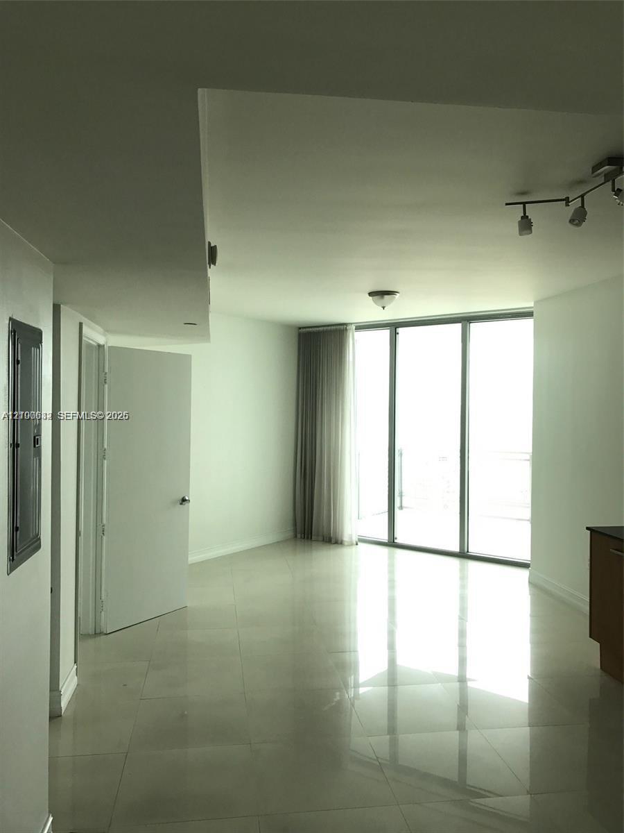 350 S Miami Ave # 2811, Miami FL 33130 photo 2