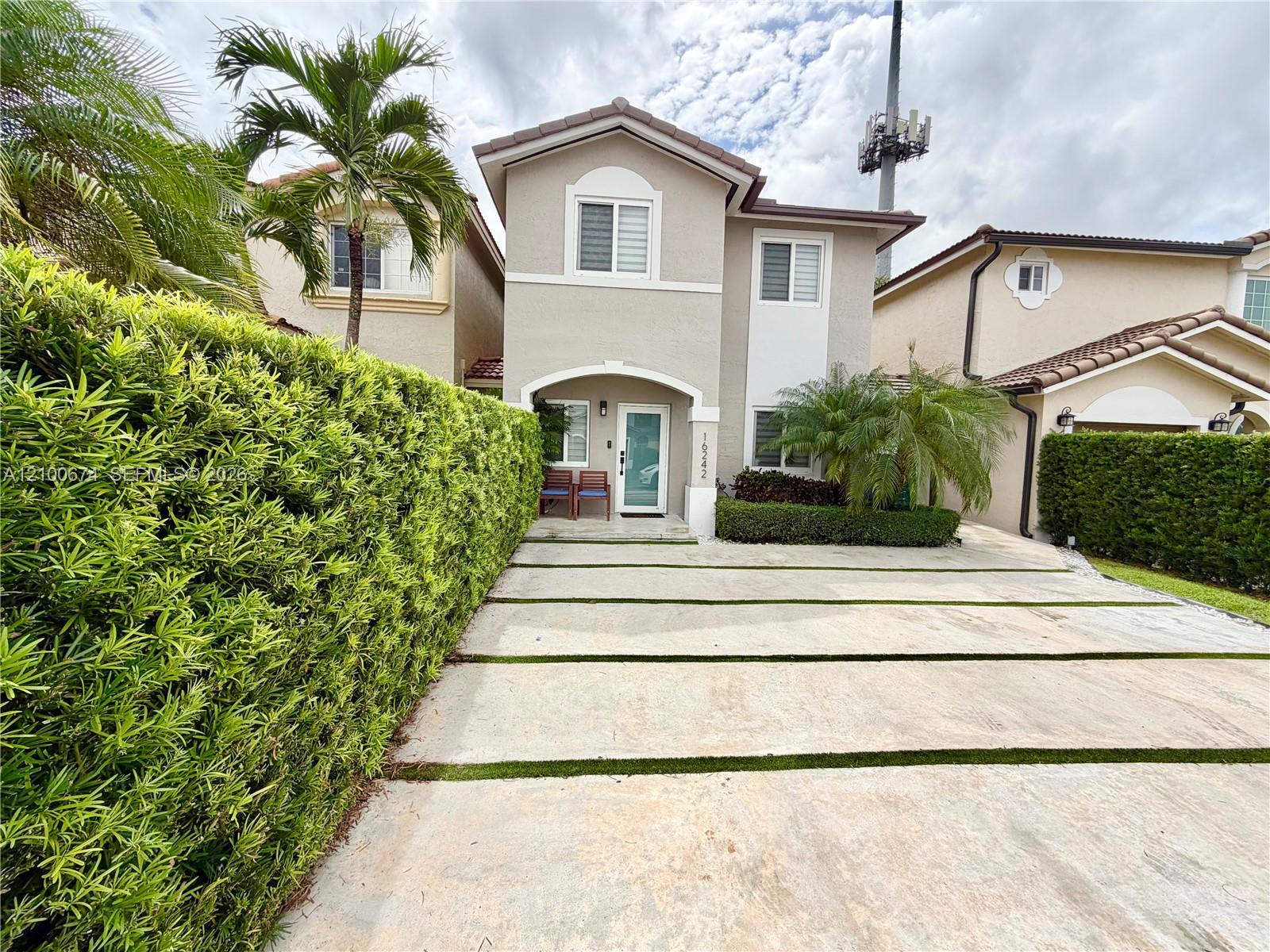 16242 SW 97th Ter, Miami FL 33196 photo 2