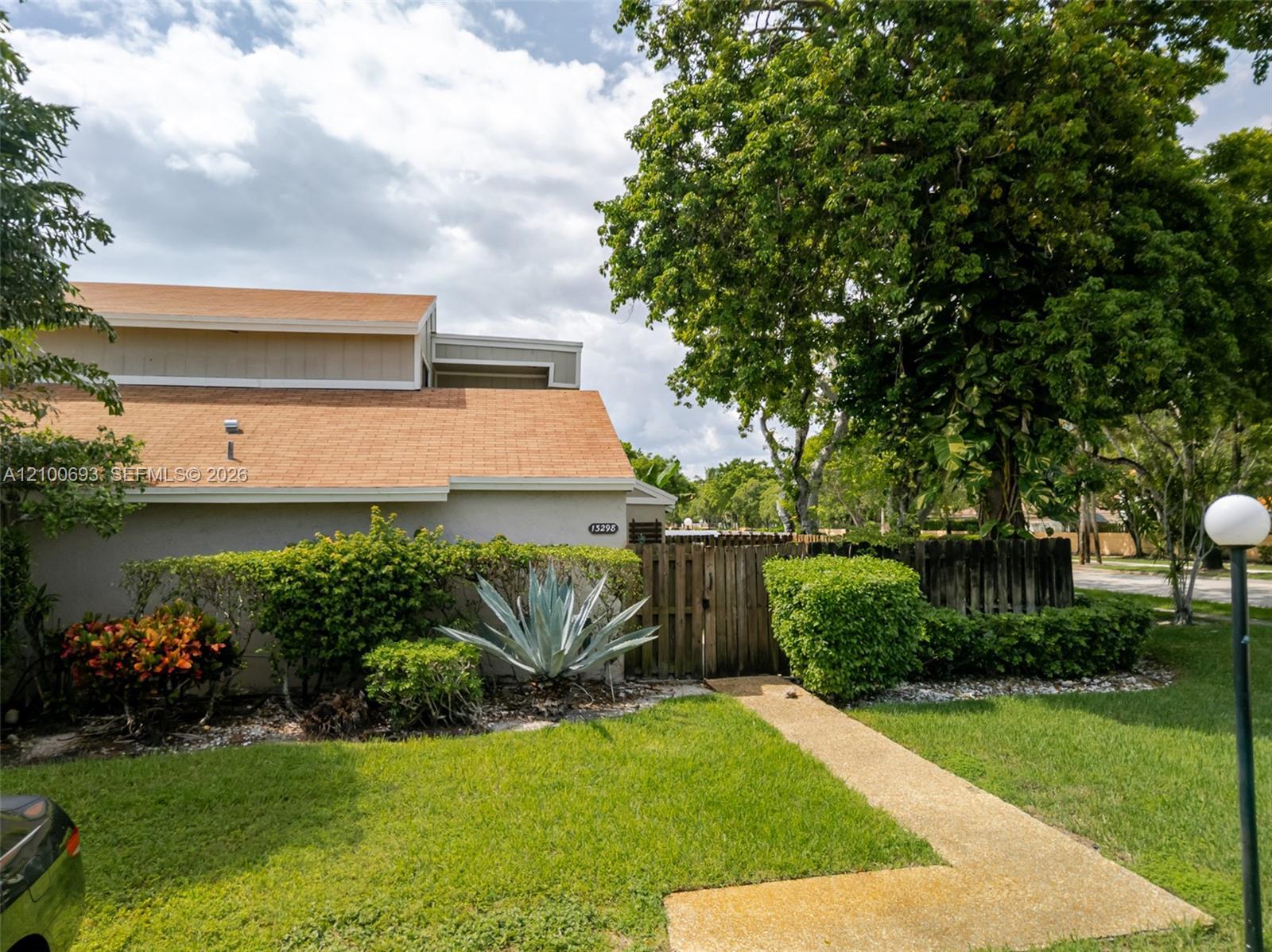 13298 NW 6th Ct, Plantation FL 33325 photo 2