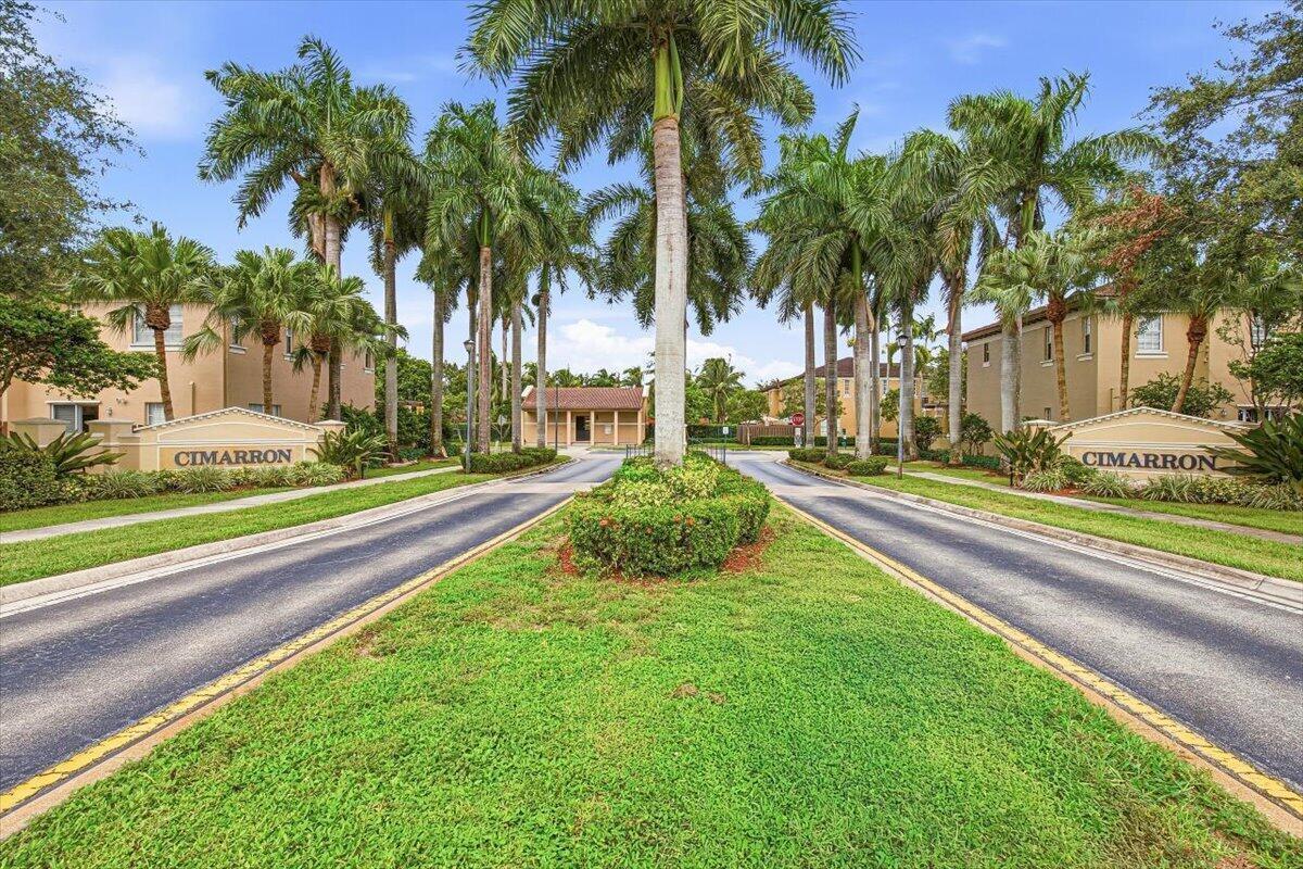 8706 Blaze Court, Davie FL 33328 photo 2