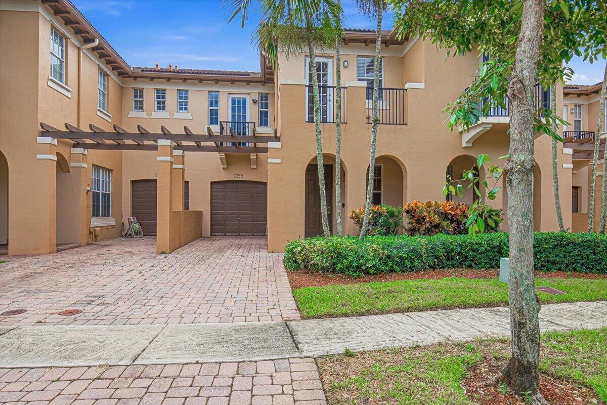 8706 Blaze Court, Davie FL 33328 photo 3