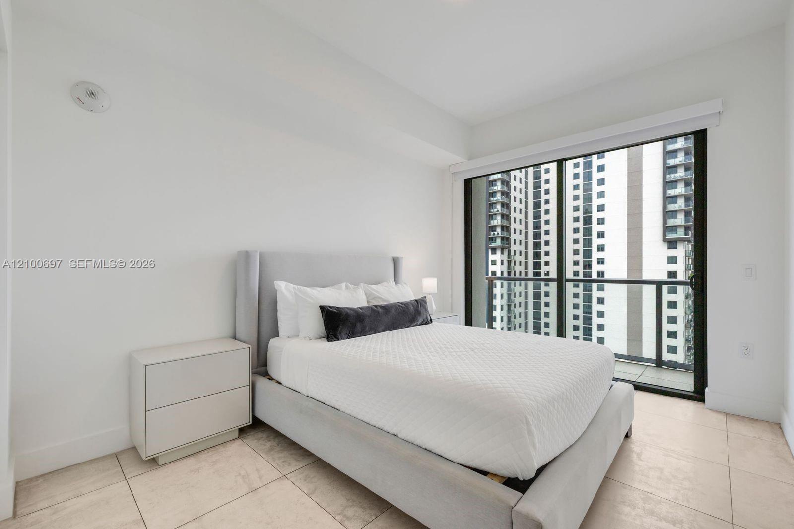 239 SW 9th St # 1801, Miami FL 33130 photo 4