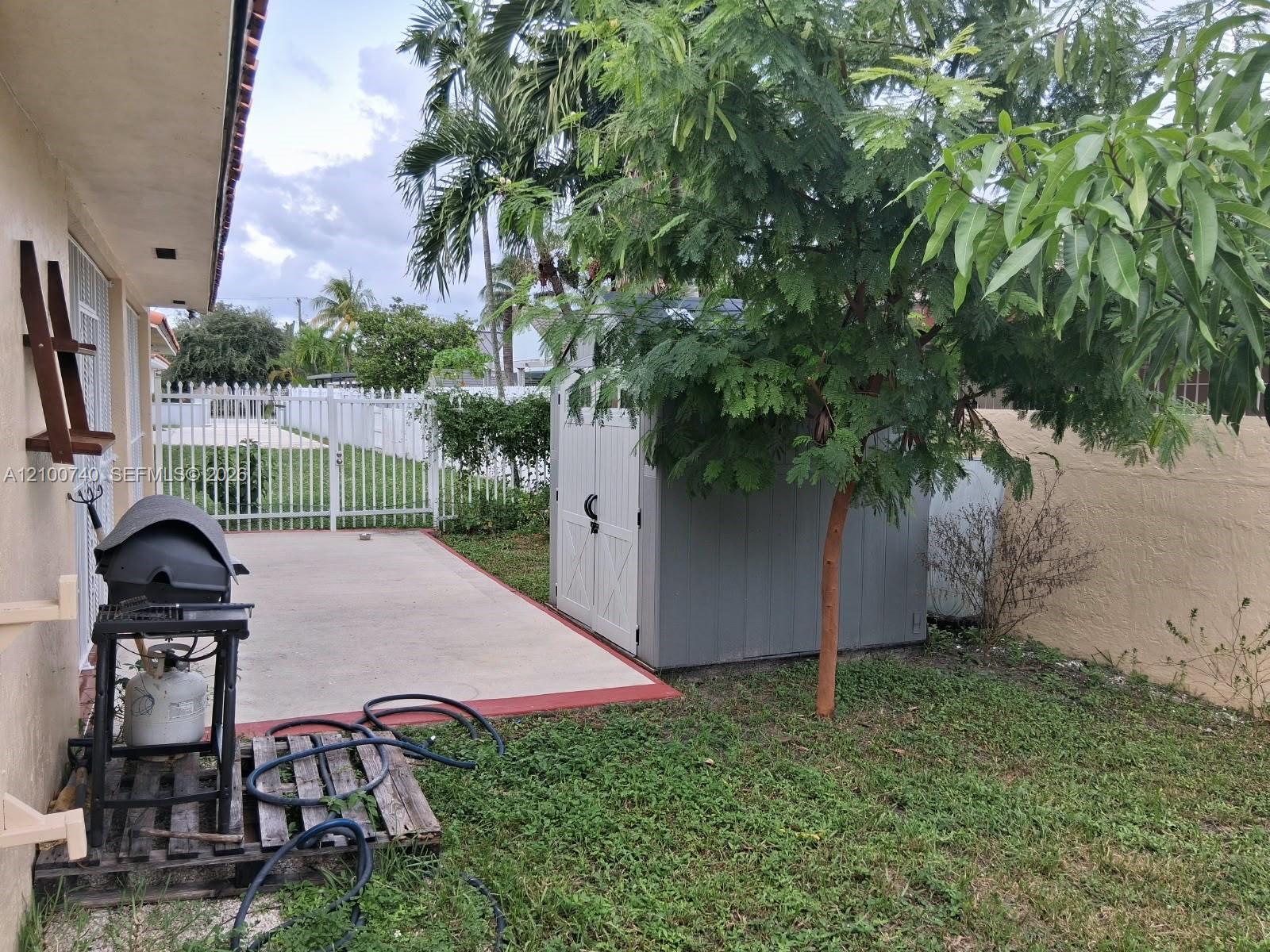 7557 W 4th Ln, Hialeah FL 33014 photo 4