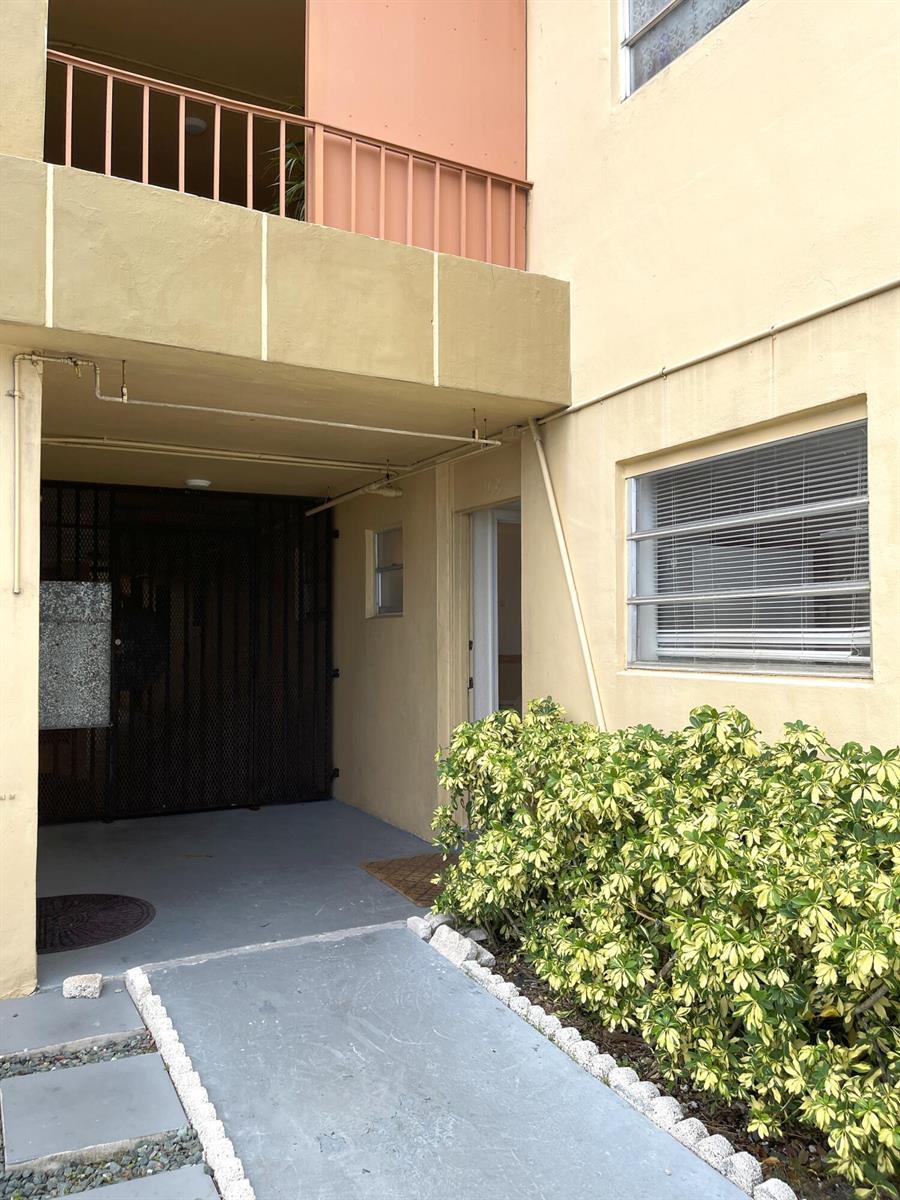16400 NE 17TH Avenue # 108, North Miami Beach FL 33162