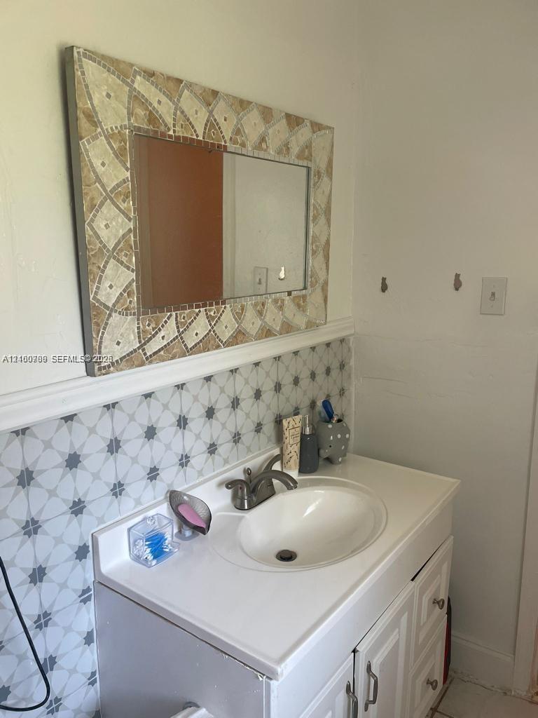 1137 NW 58th Ter, Miami FL 33127 photo 5