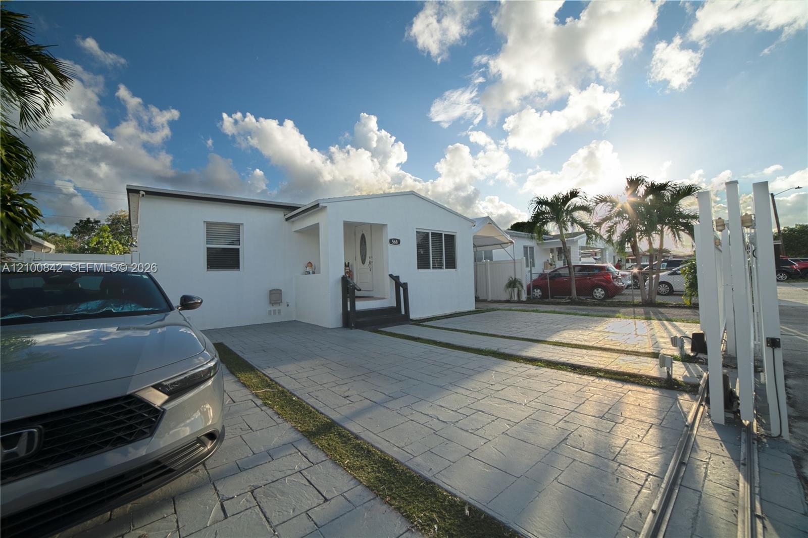 568 E 15th St, Hialeah FL 33010 photo 2