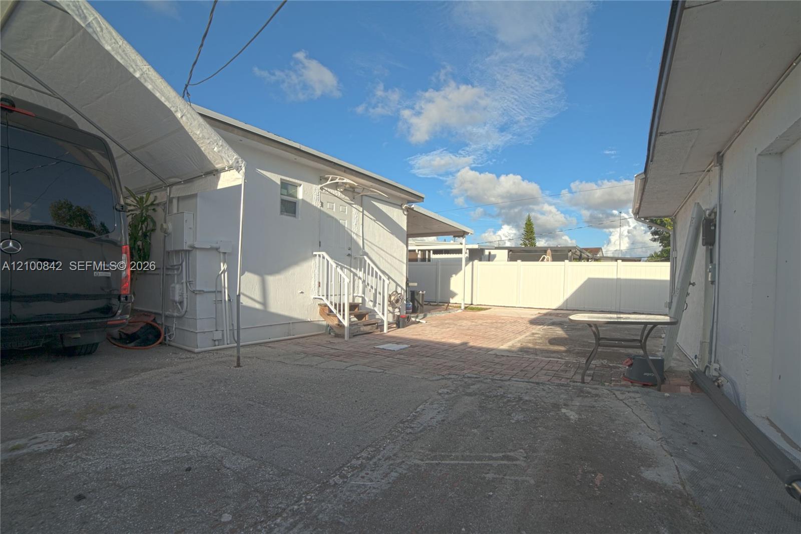 568 E 15th St, Hialeah FL 33010 photo 3