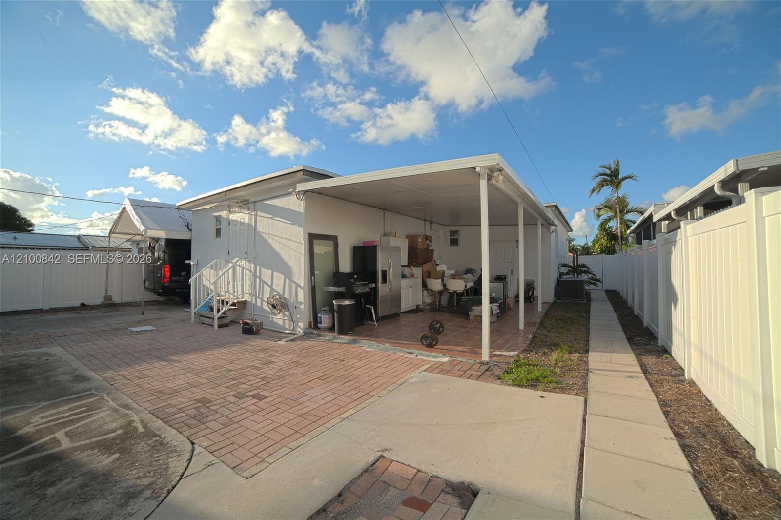 568 E 15th St, Hialeah FL 33010 photo 4