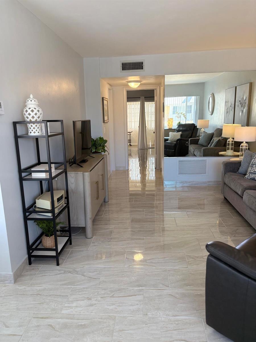 3280 LAKE OSBORNE Drive # 206, FL 33461 photo 2