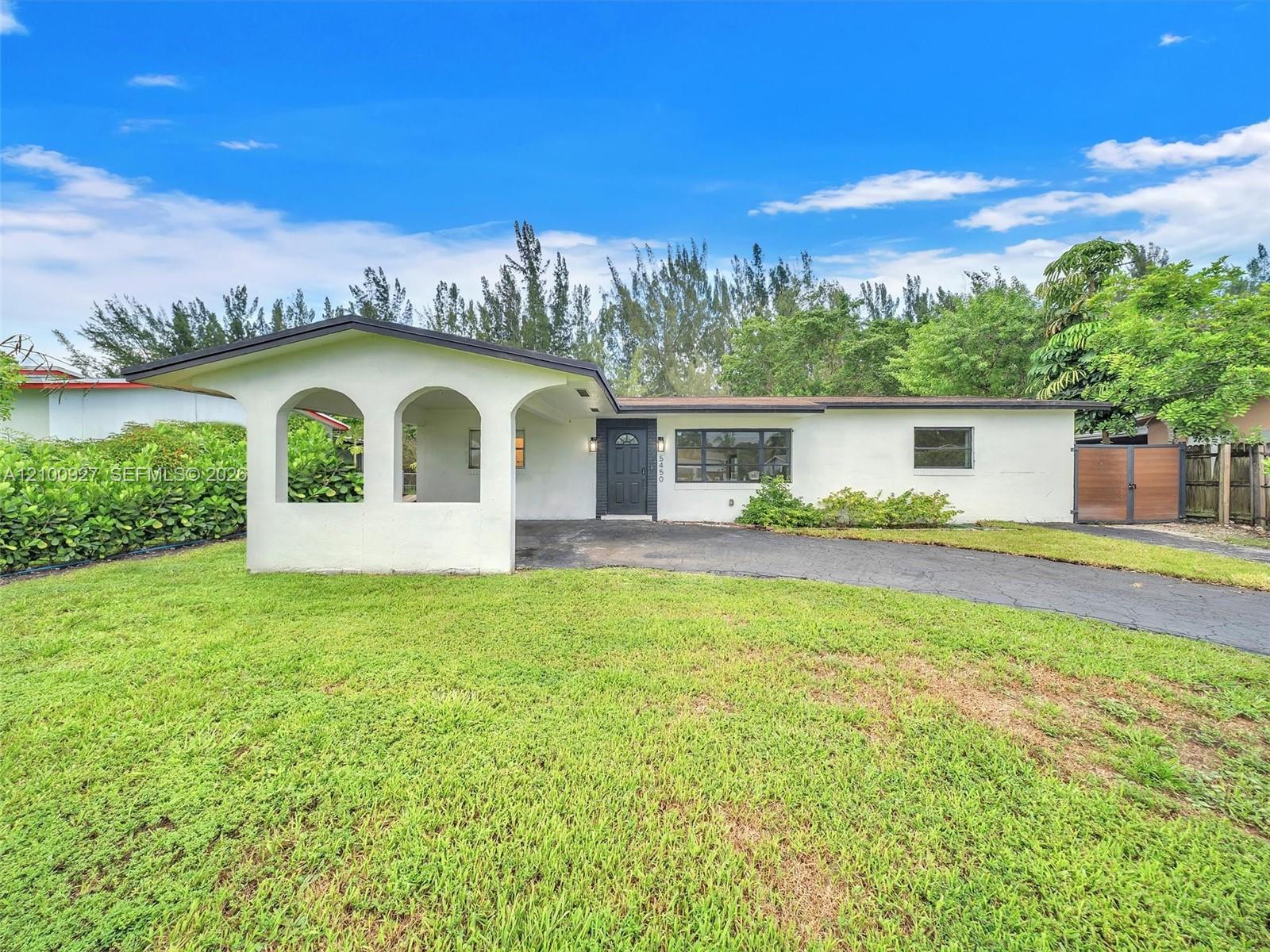 5450 SW 55 Ave, Davie FL 33314