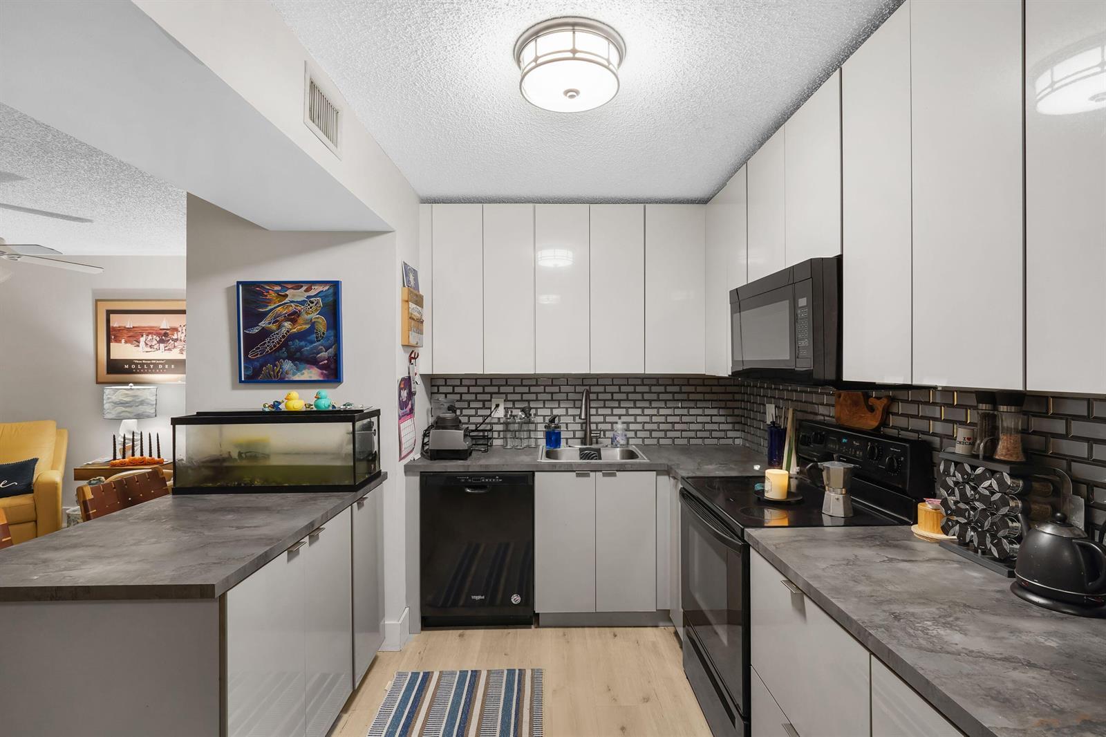 5486 COURTYARD Drive # 5486, Margate FL 33063 photo 4