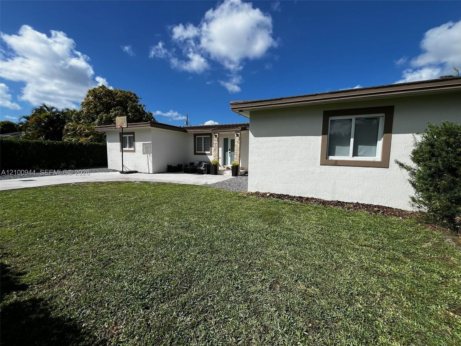 9975 NW 27th Ter, Doral FL 33172 photo 2