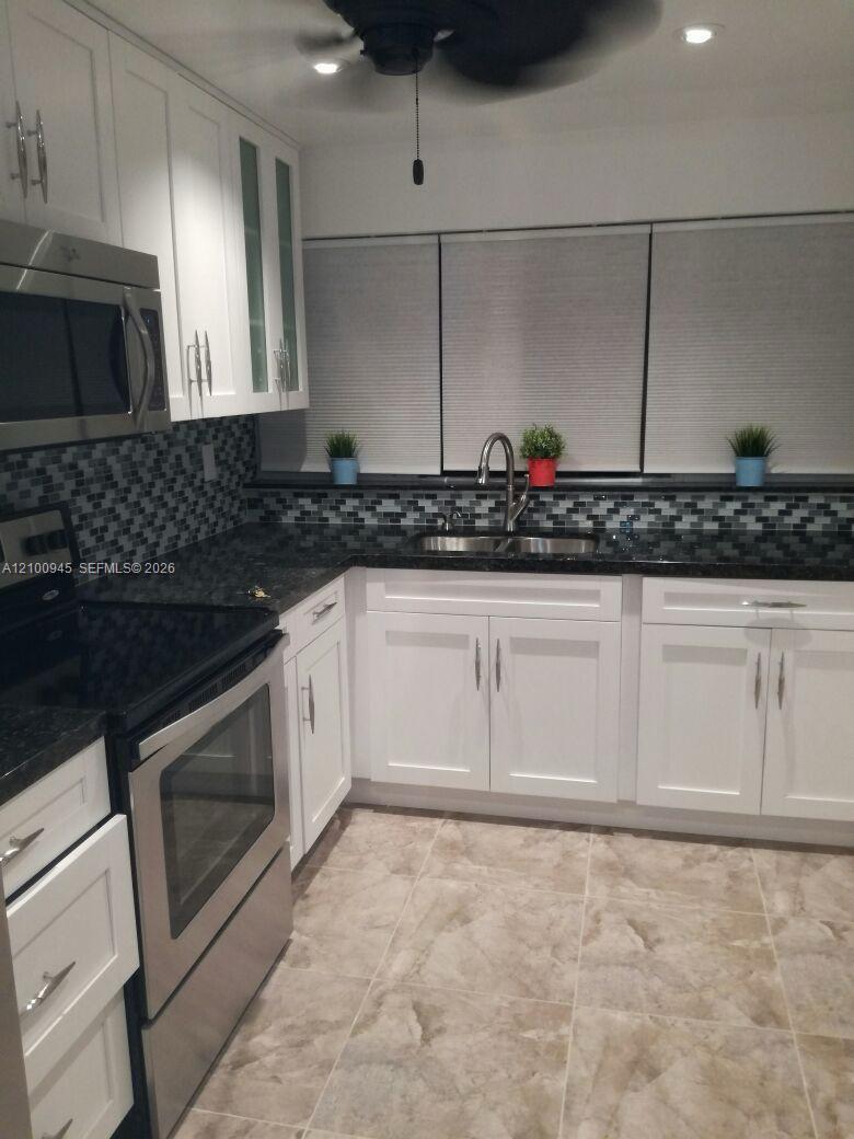 922 NE 199th St # 4H, Miami FL 33179 photo 3