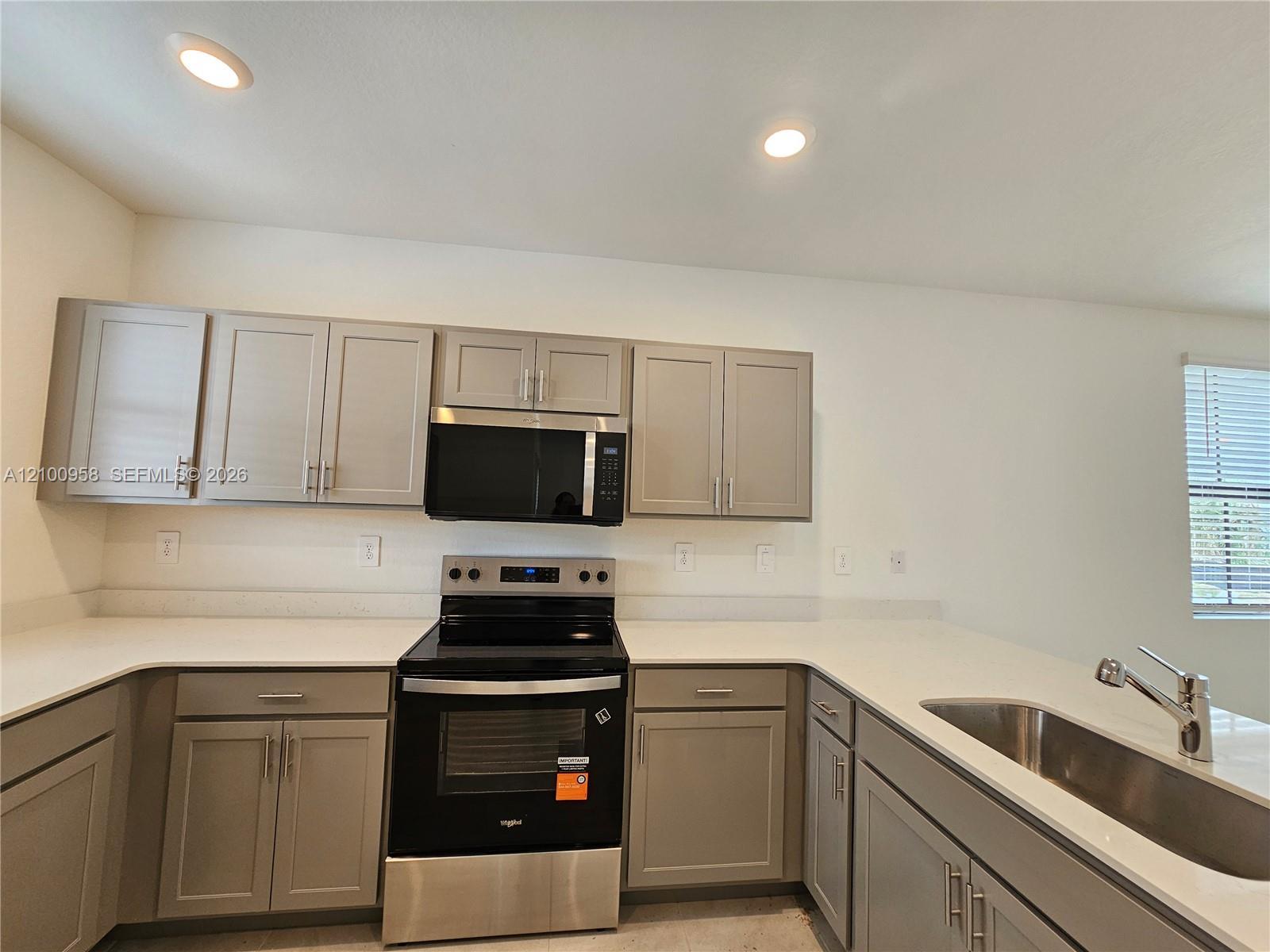 475 NE 15th St, Florida City FL 33034 photo 3