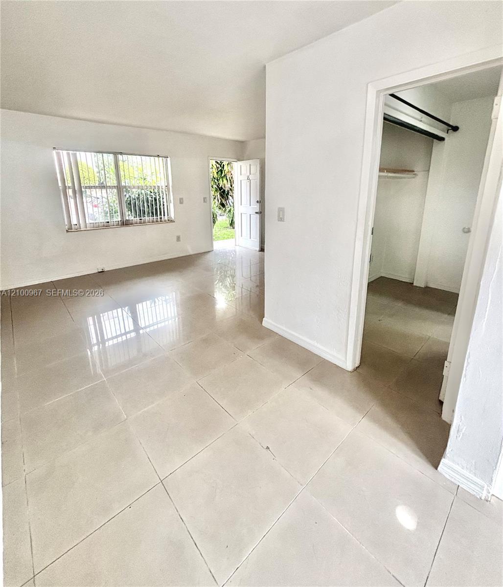 15 Alhambra Cir # 16, Coral Gables FL 33134 photo 2