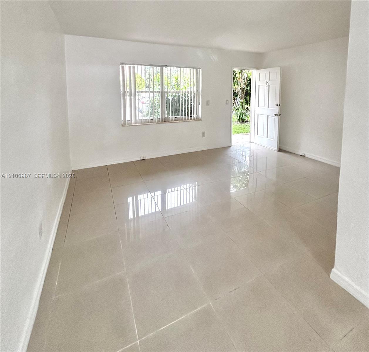 15 Alhambra Cir # 16, Coral Gables FL 33134 photo 5