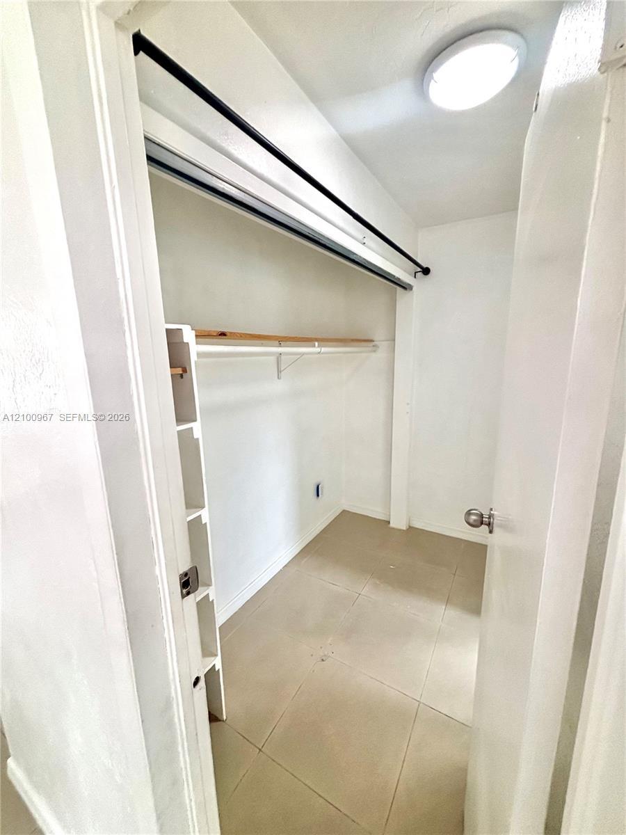 15 Alhambra Cir # 16, Coral Gables FL 33134 photo 4