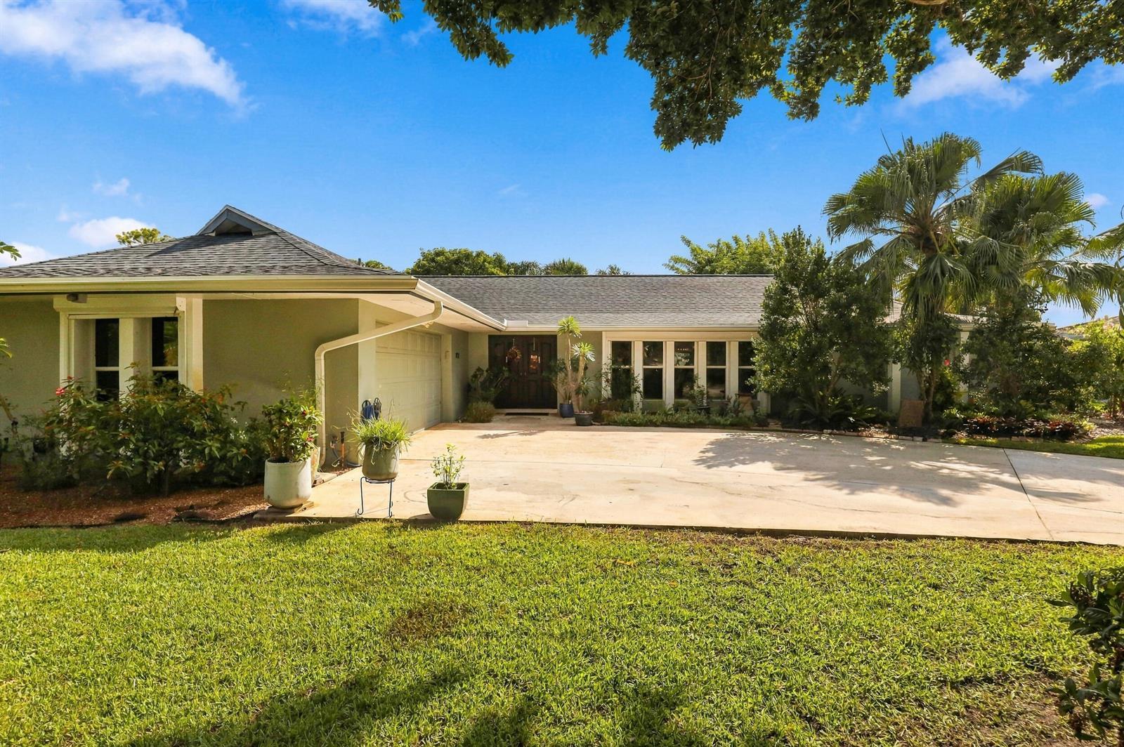 9714 HONEYSUCKLE Avenue, Palm Beach Gardens FL 33410 photo 2