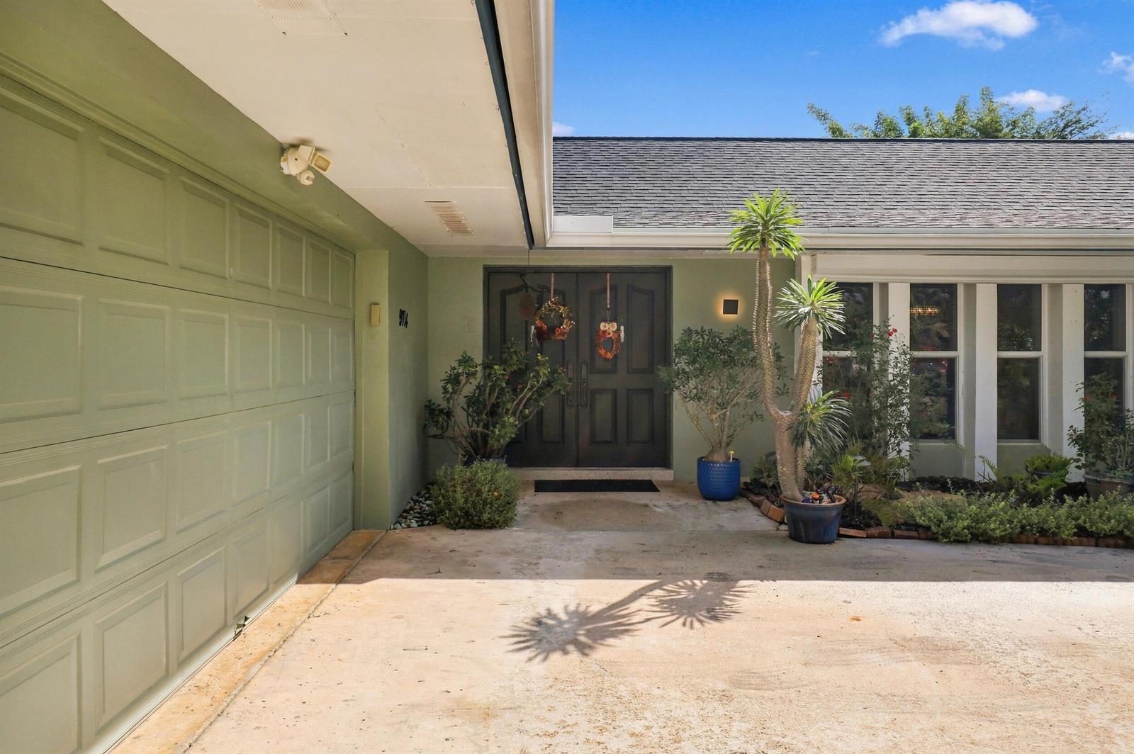 9714 HONEYSUCKLE Avenue, Palm Beach Gardens FL 33410 photo 5