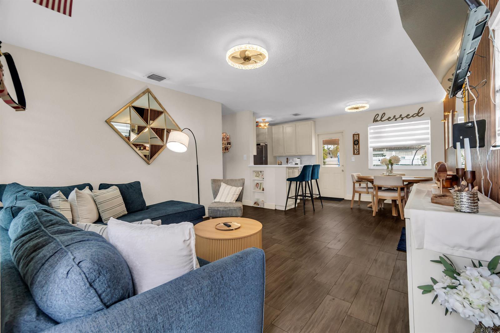 7360 ARTHUR Street, Hollywood FL 33024 photo 2