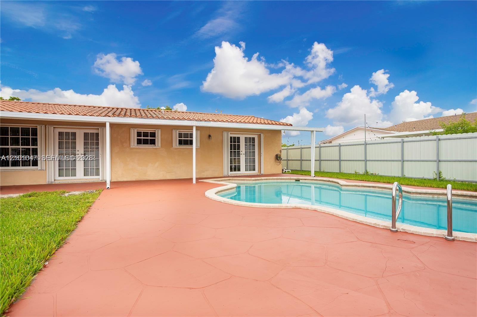 112 NE 206th Ter, Miami Gardens FL 33179 photo 2