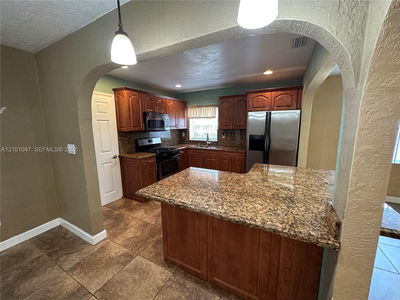112 NE 206th Ter, Miami Gardens FL 33179 photo 5
