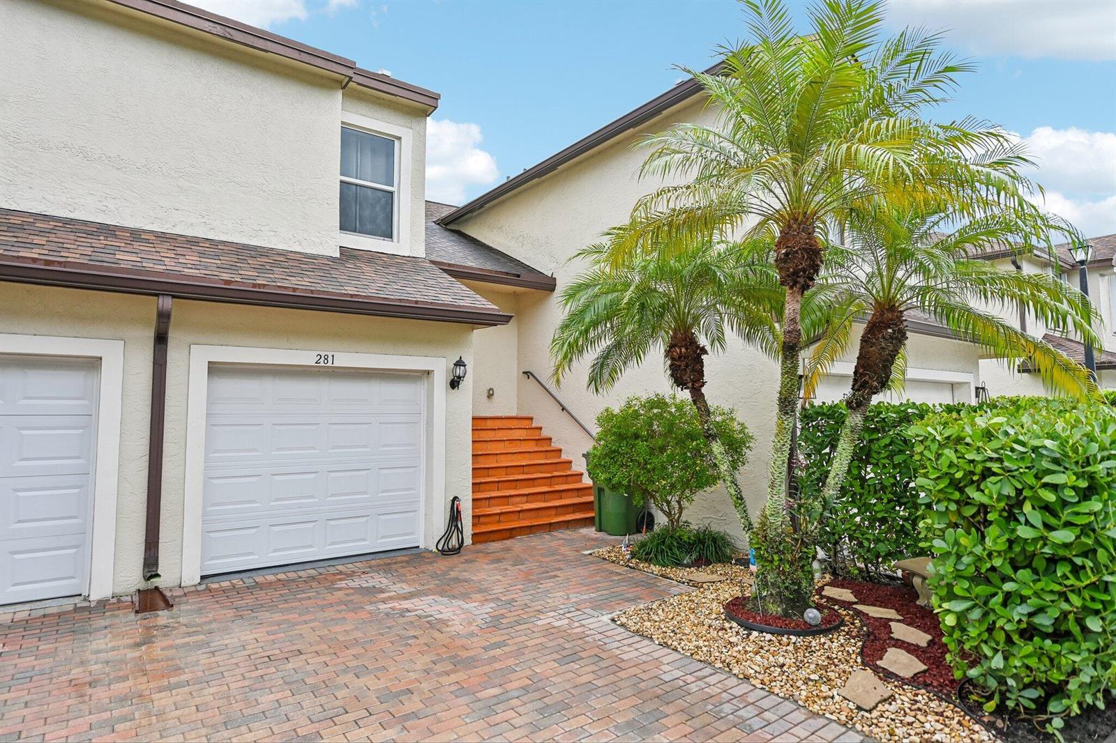 281 SW 95TH Terrace, Pembroke Pines FL 33025 photo 2