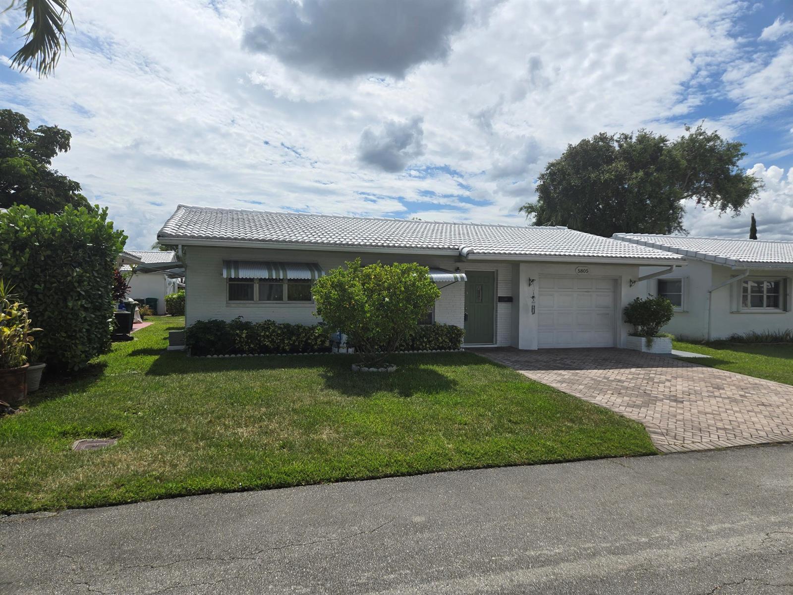 5805 NW 83RD Avenue, Tamarac FL 33321 photo 2