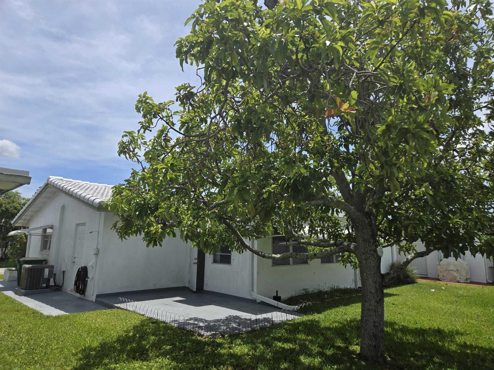 5805 NW 83RD Avenue, Tamarac FL 33321 photo 4