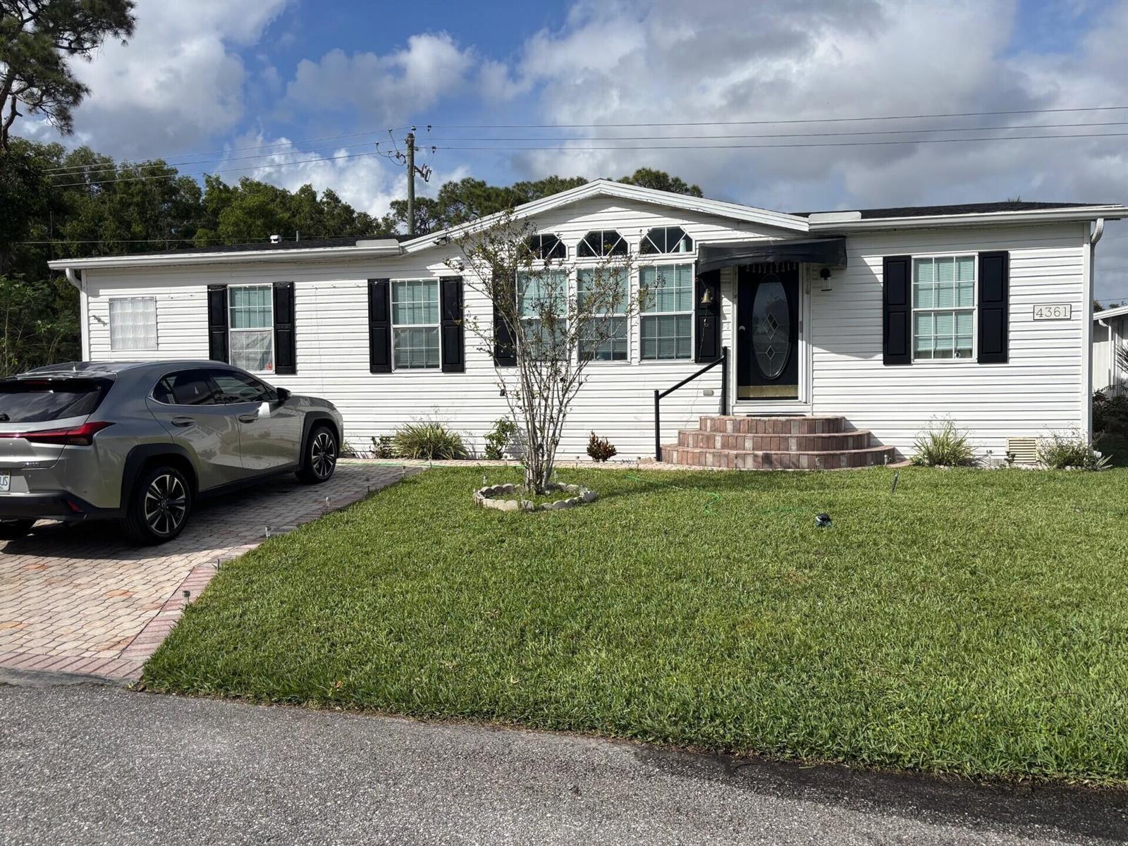 4361 1st Court, Lantana FL 33462 photo 2