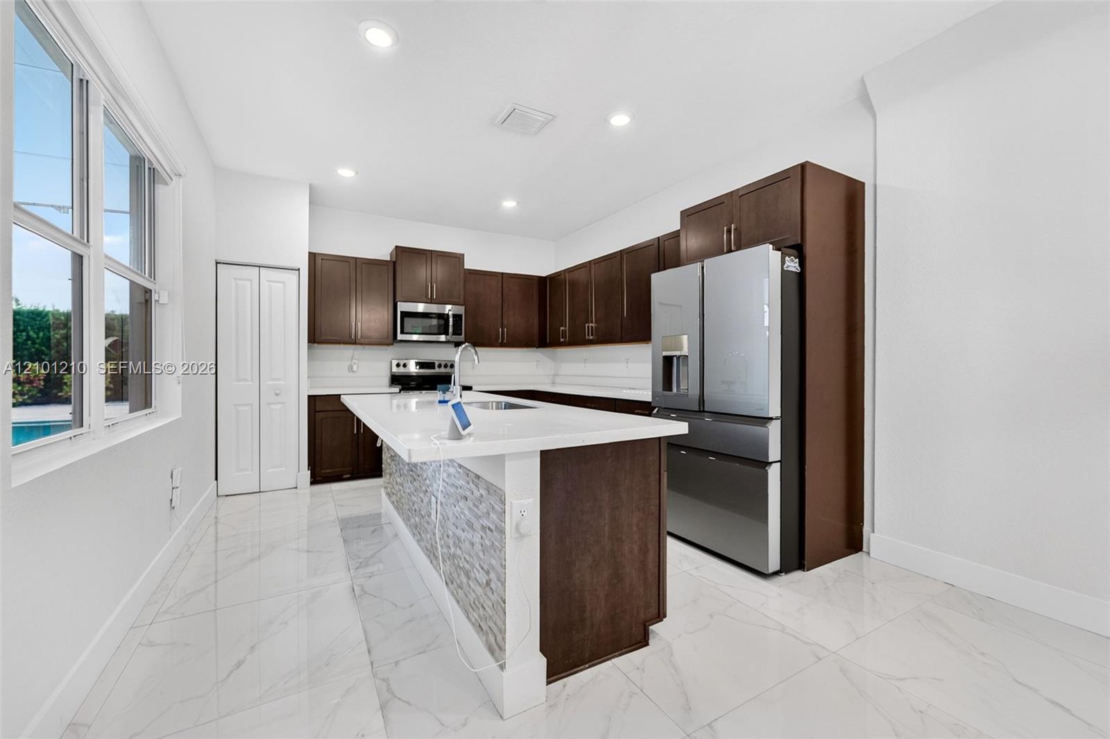 19815 SW 132nd Ct, Miami FL 33177 photo 4