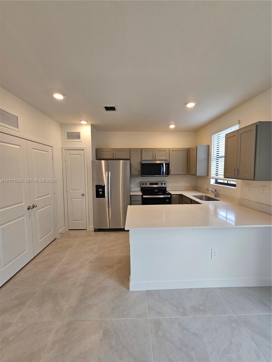 493 NE 15th St, Florida City FL 33034 photo 3