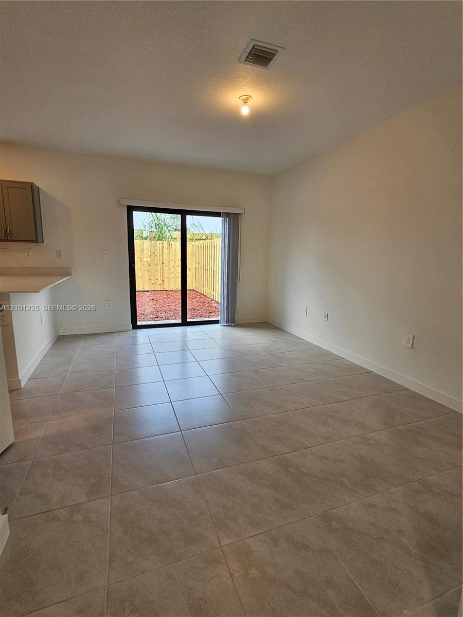 493 NE 15th St, Florida City FL 33034 photo 4