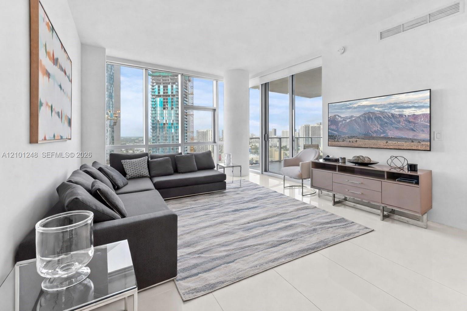851 NE 1st Ave # 2601, Miami FL 33132 photo 2