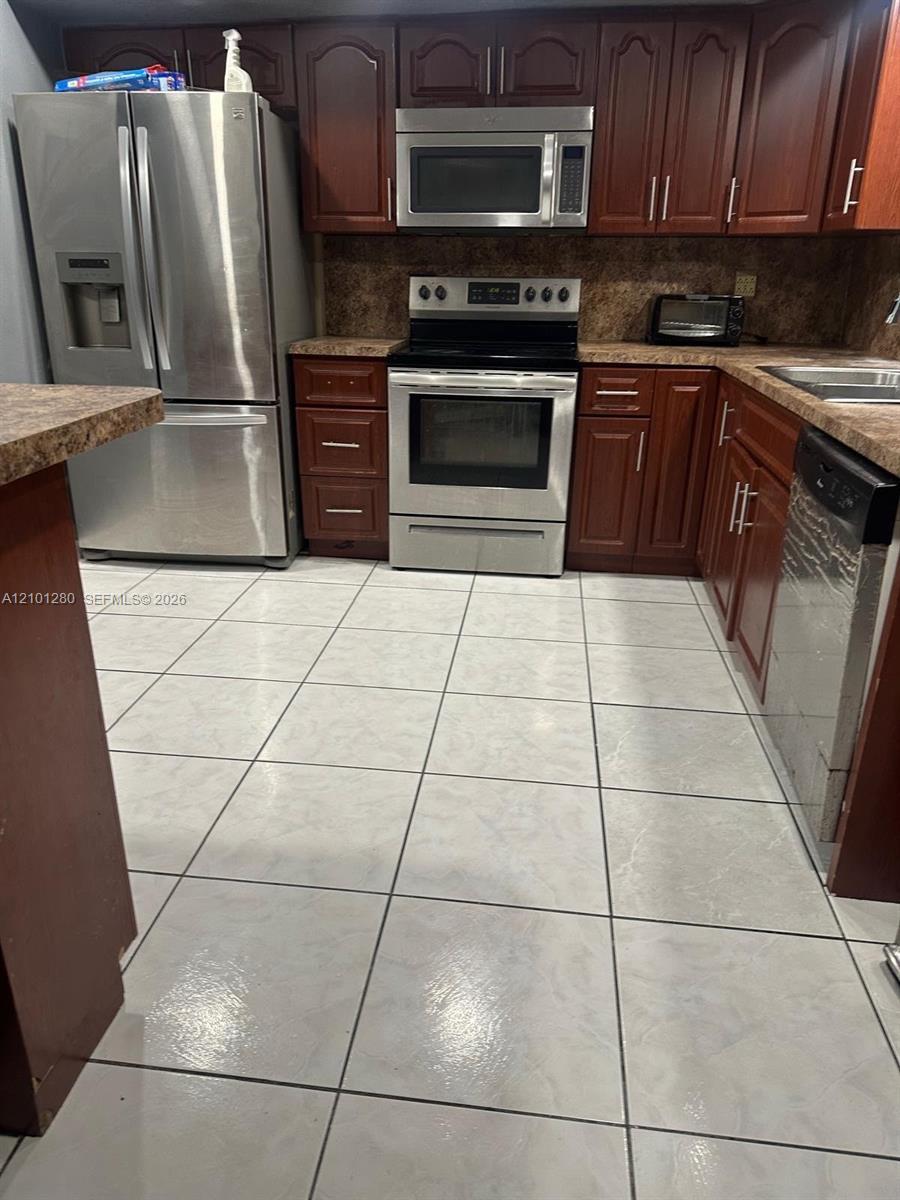 Pembroke Pines, FL 33023 photo 4