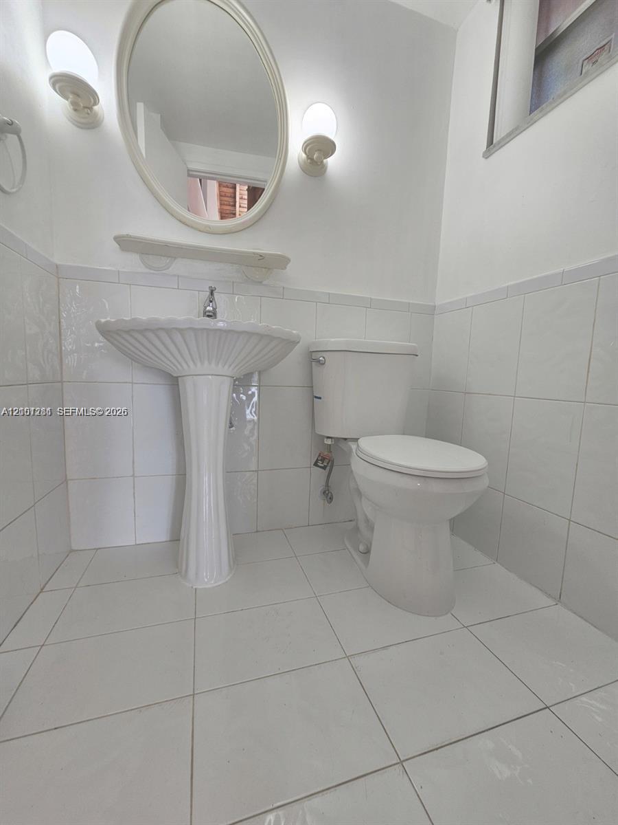9135 Fontainebleau Blvd # 7, Miami FL 33172 photo 2